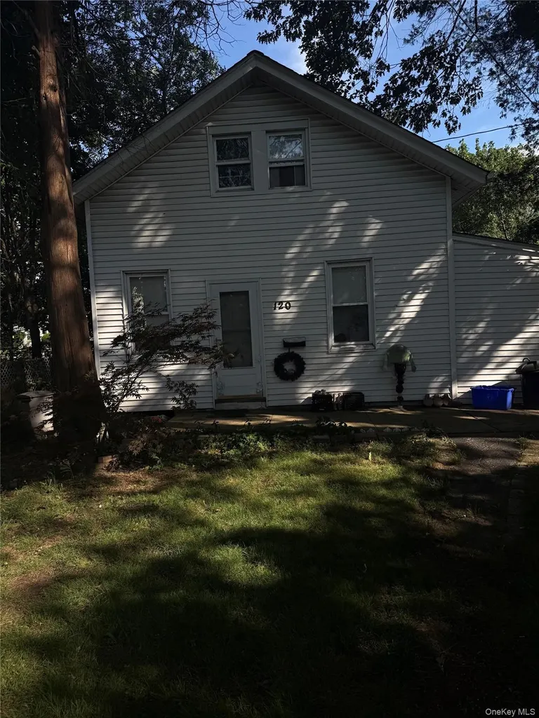 120 Oak Avenue Hempstead NY 11550