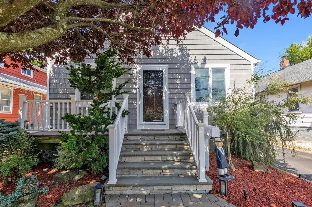 20 Lenox Place Freeport NY 11520