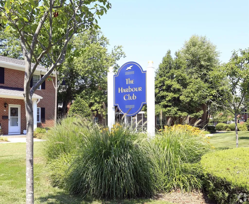 302 Captains Drive West Babylon NY 11704