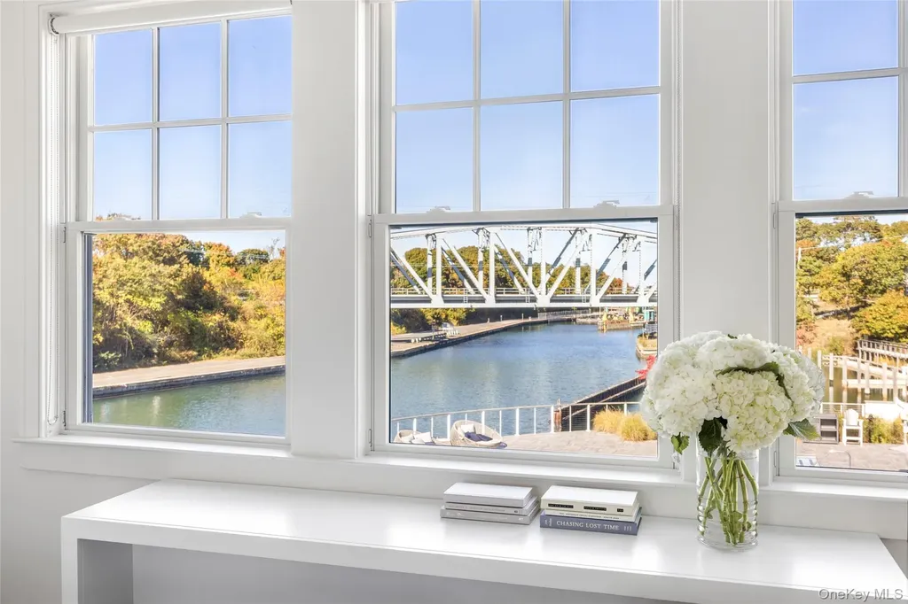 45 Old Boathouse Lane S Hampton Bays NY 11946