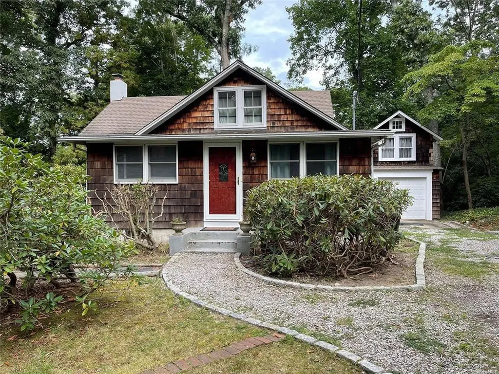 17 Poplar Avenue Stony Brook NY 11790