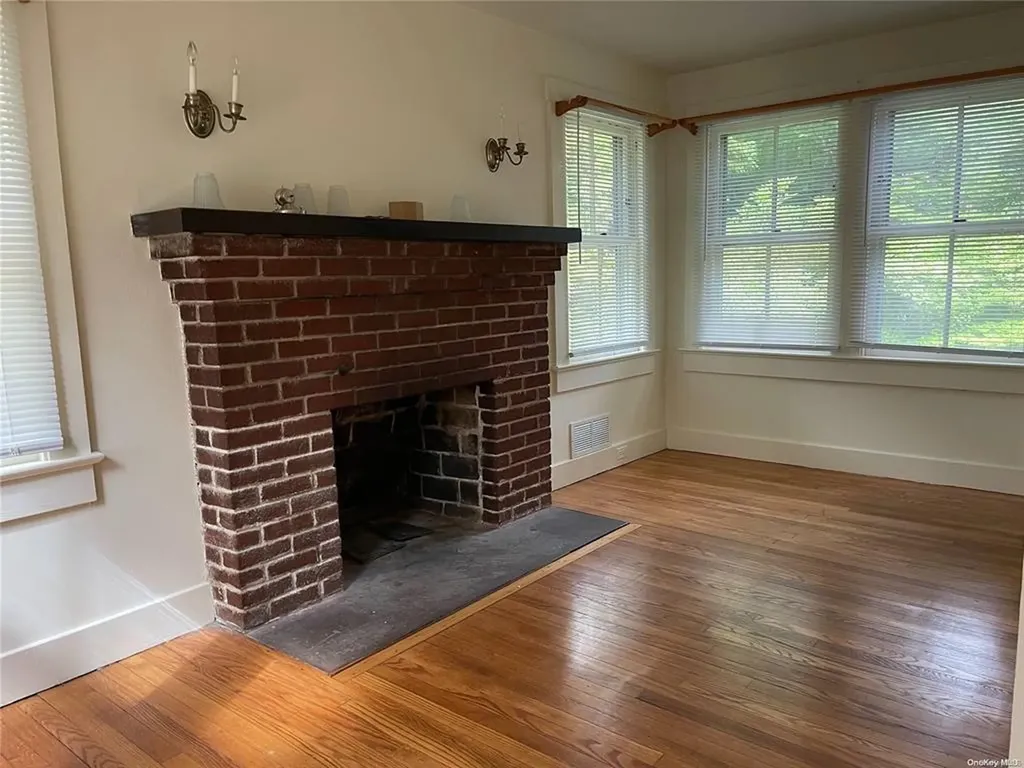 17 Poplar Avenue Stony Brook NY 11790