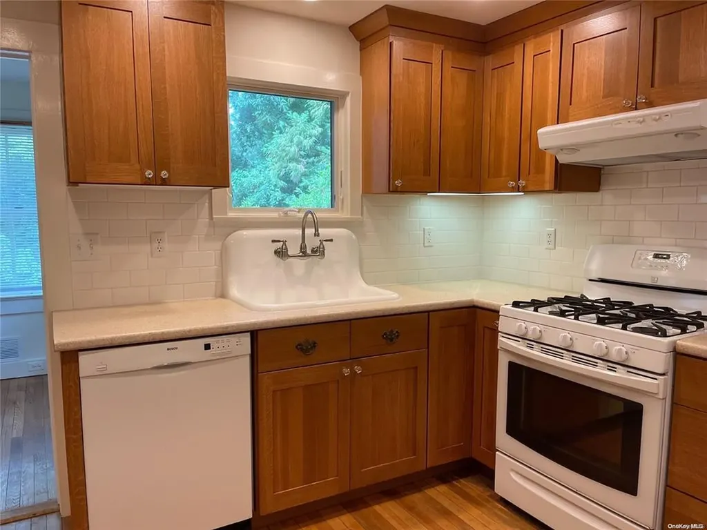 17 Poplar Avenue Stony Brook NY 11790