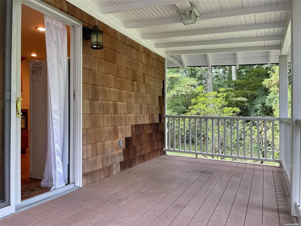 17 Poplar Avenue Stony Brook NY 11790