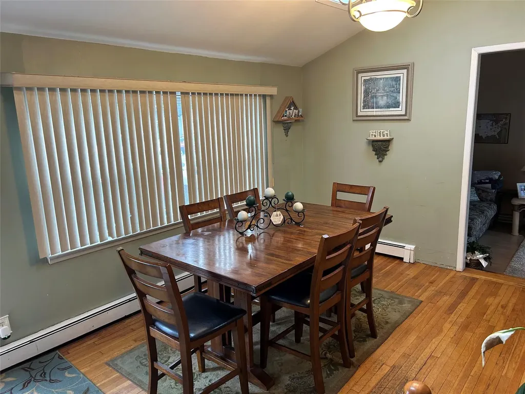 440 N Monroe Avenue Lindenhurst NY 11757