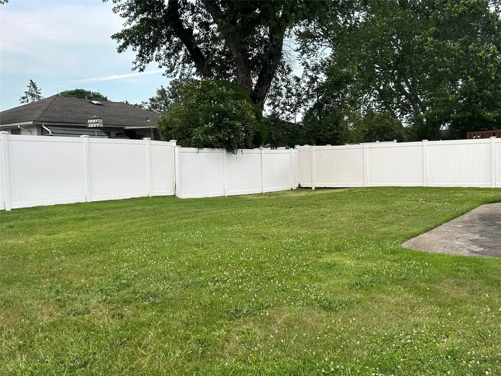 440 N Monroe Avenue Lindenhurst NY 11757