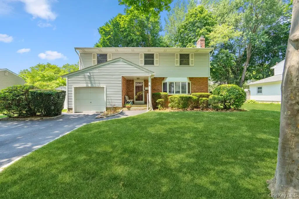 29 Munson Court Melville NY 11747