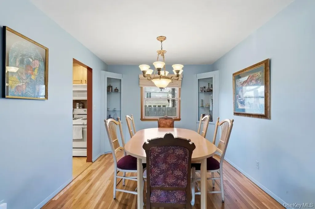 29 Munson Court Melville NY 11747
