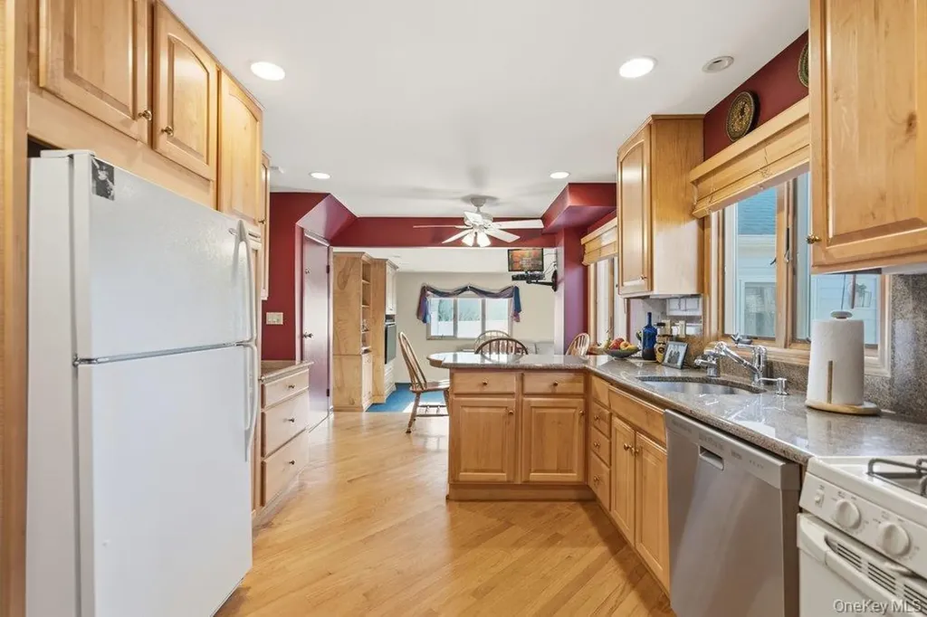 29 Munson Court Melville NY 11747