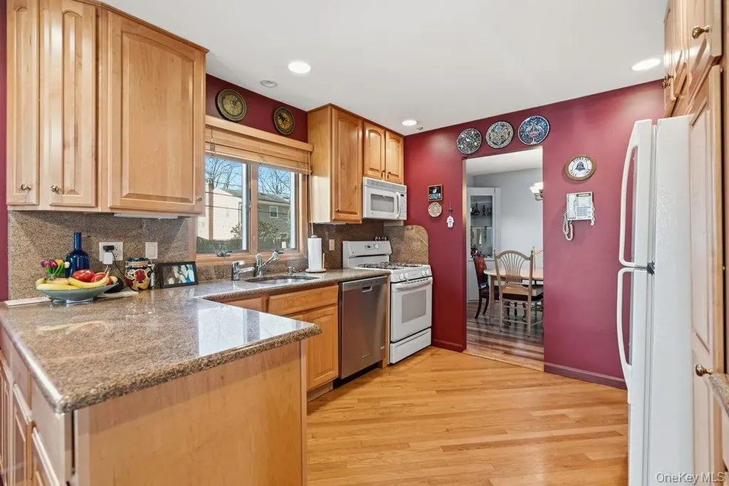 29 Munson Court Melville NY 11747