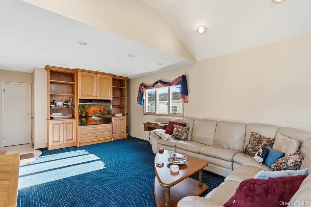 29 Munson Court Melville NY 11747