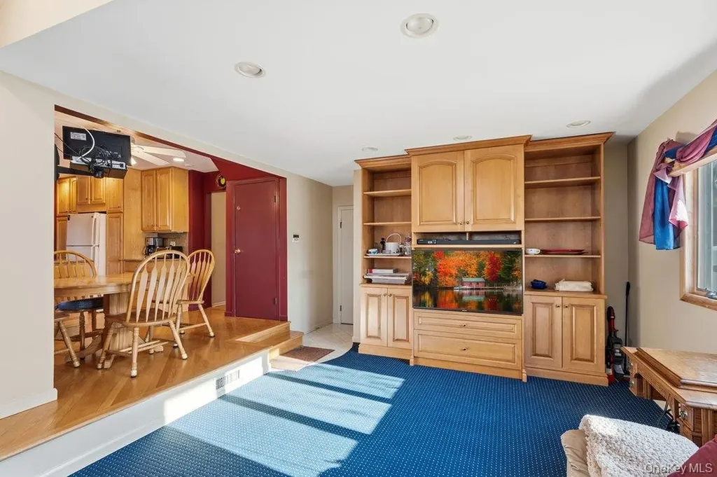 29 Munson Court Melville NY 11747