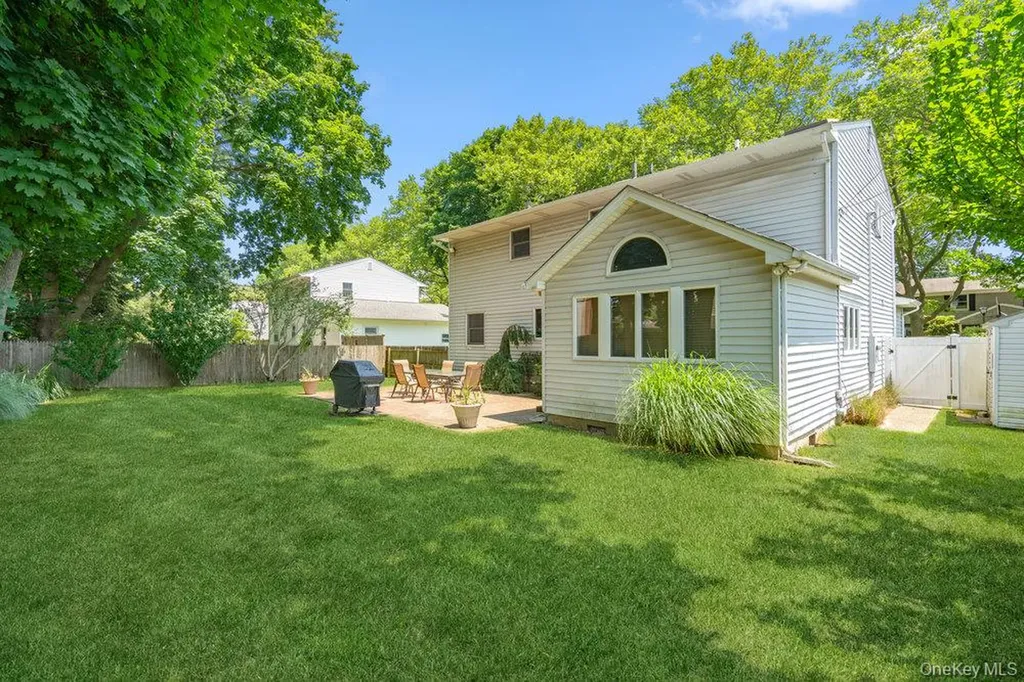 29 Munson Court Melville NY 11747