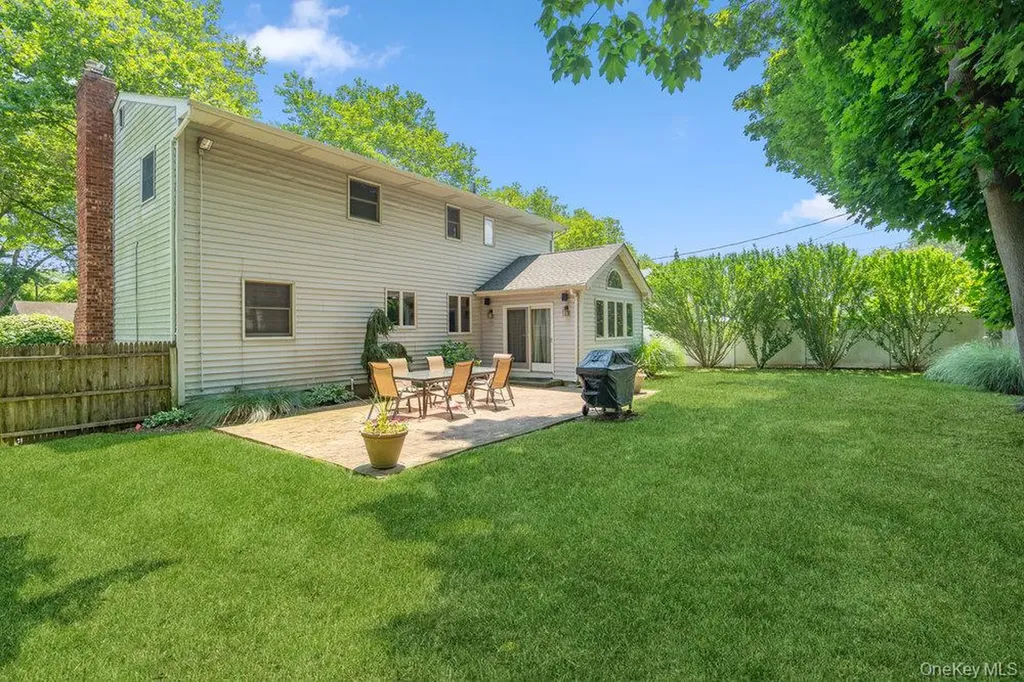 29 Munson Court Melville NY 11747