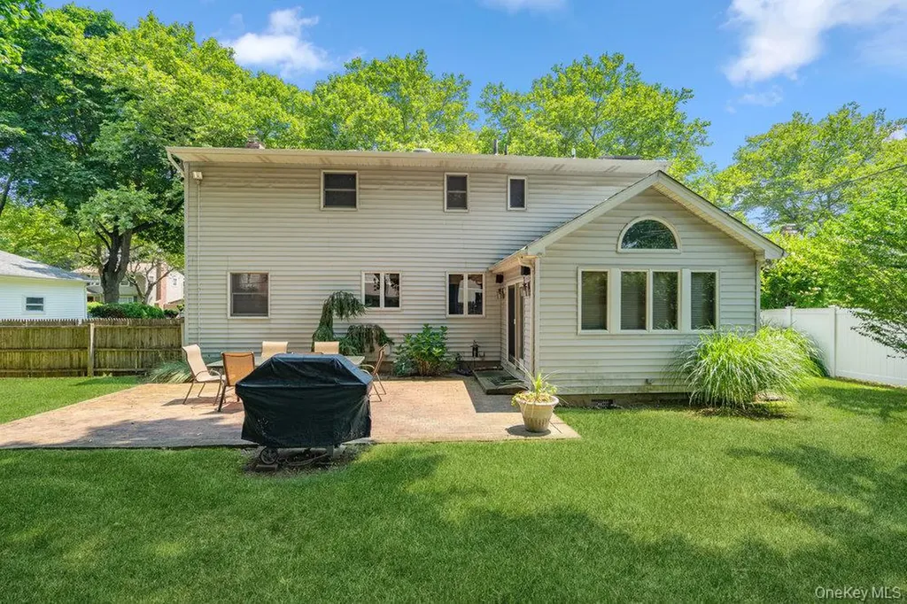 29 Munson Court Melville NY 11747