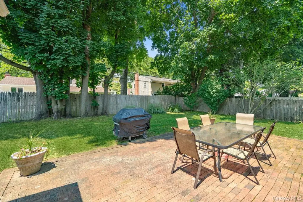 29 Munson Court Melville NY 11747