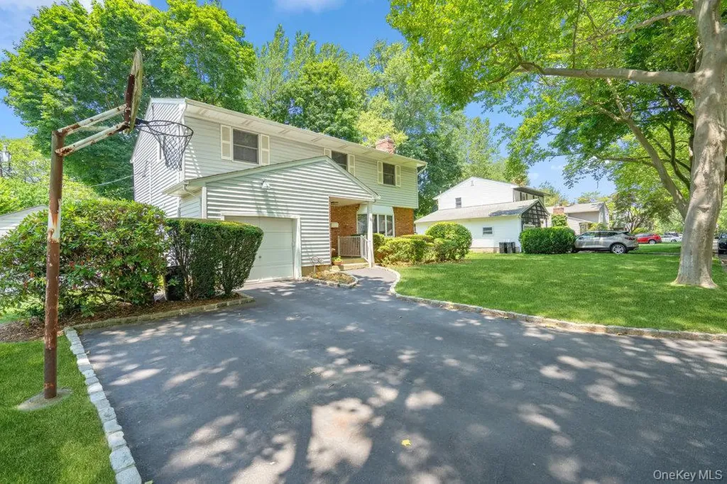 29 Munson Court Melville NY 11747