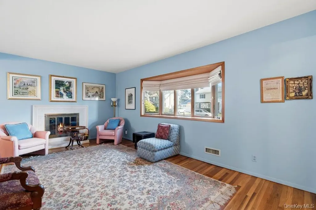 29 Munson Court Melville NY 11747