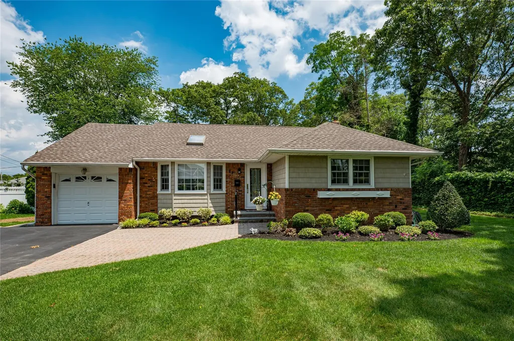 24 Thistle Lane Kings Park NY 11754