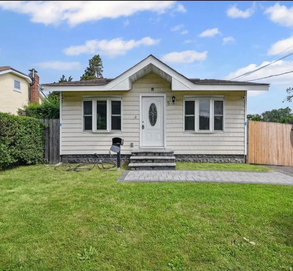 5 Inca Drive Bay Shore NY 11706