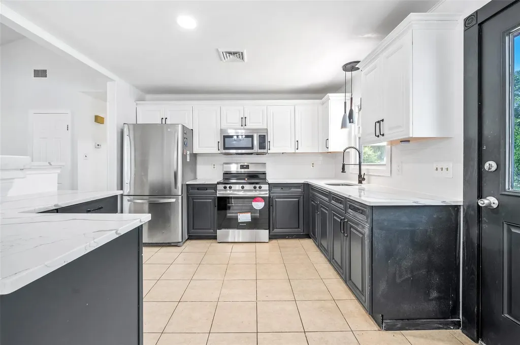 65 Hampton Avenue Mastic NY 11950