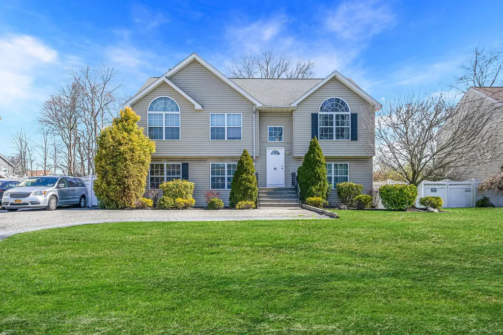 89 3rd Avenue Bay Shore NY 11706