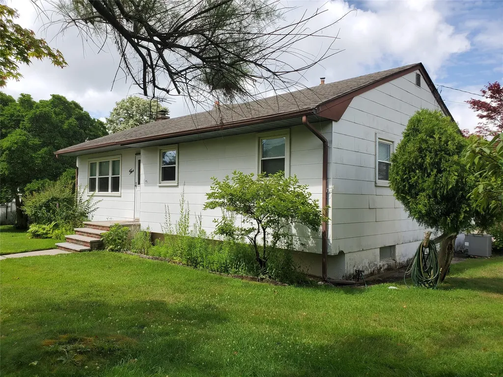 5 Uranus Road Rocky Point NY 11778