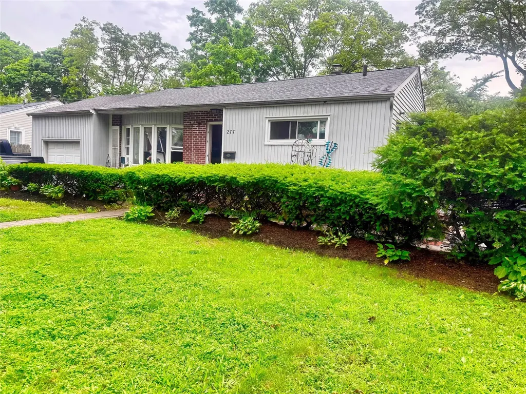 277 Phyllis Drive Patchogue NY 11772