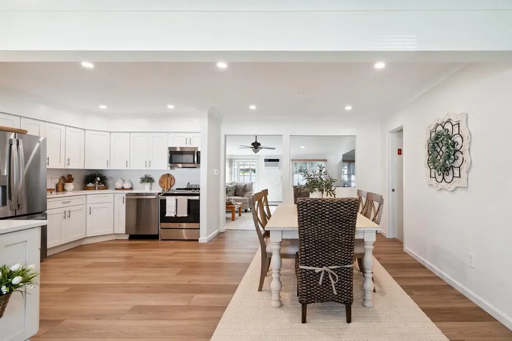 531 Myrtle Avenue West Islip NY 11795