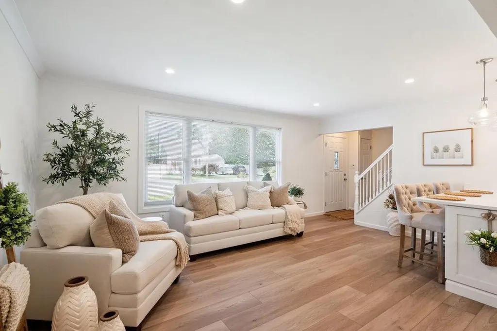 531 Myrtle Avenue West Islip NY 11795