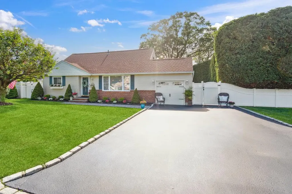 531 Myrtle Avenue West Islip NY 11795