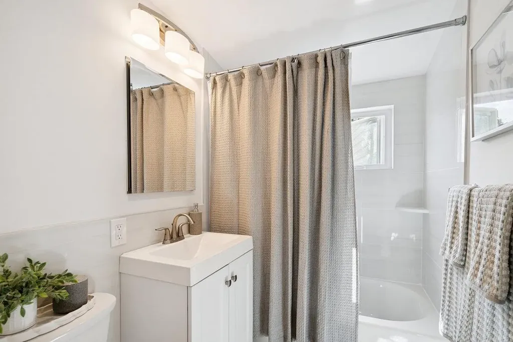 531 Myrtle Avenue West Islip NY 11795