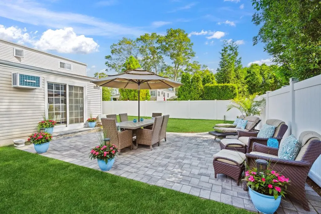 531 Myrtle Avenue West Islip NY 11795