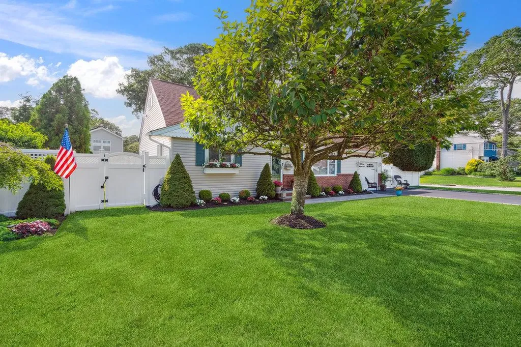 531 Myrtle Avenue West Islip NY 11795