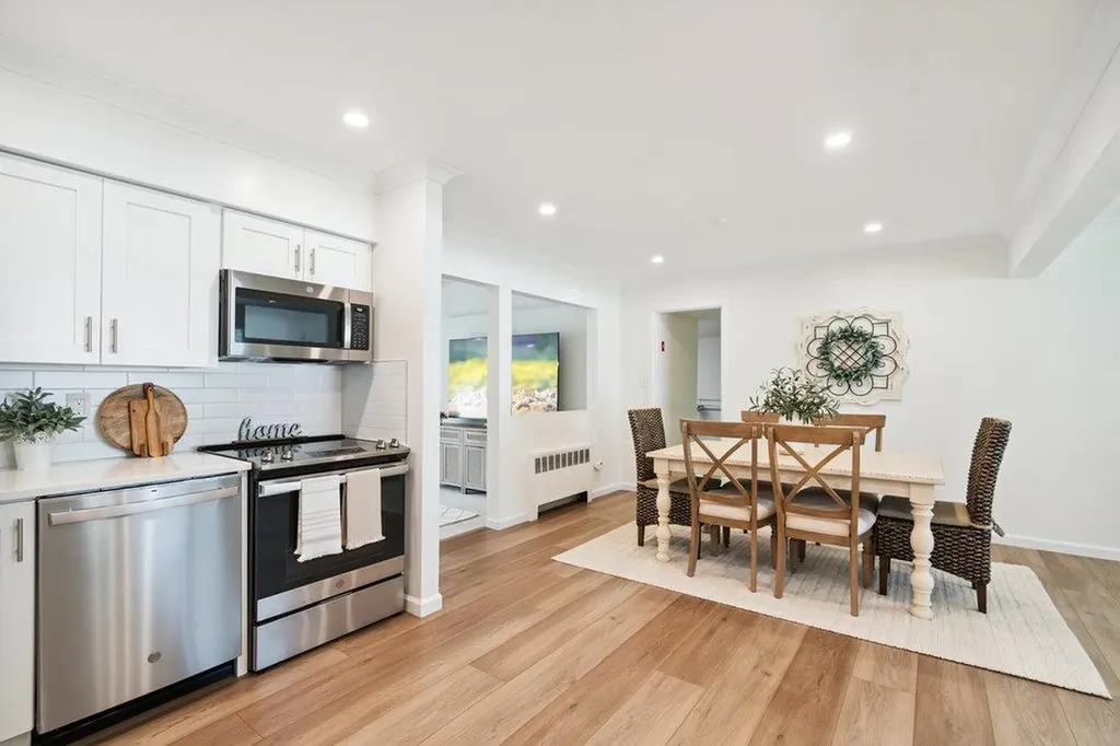 531 Myrtle Avenue West Islip NY 11795