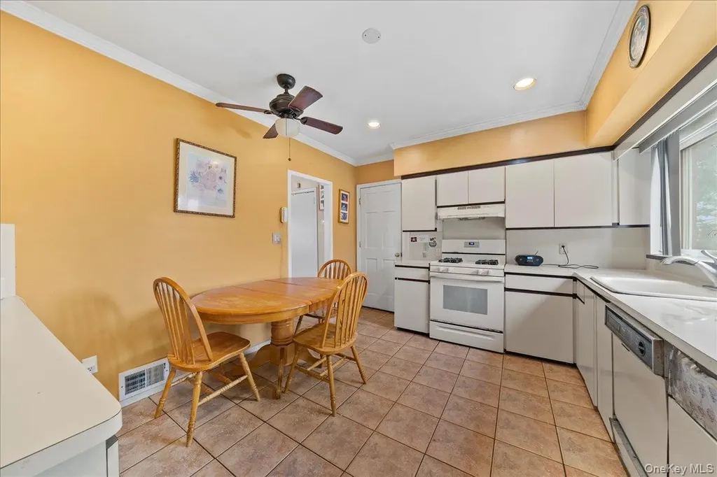 159 Branch Avenue Freeport NY 11520