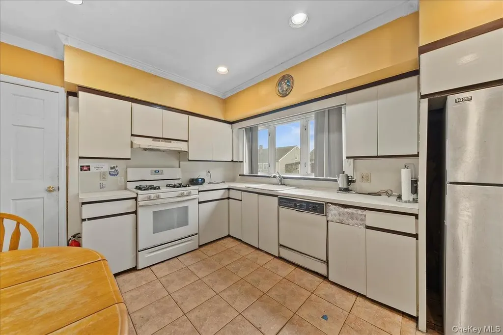 159 Branch Avenue Freeport NY 11520