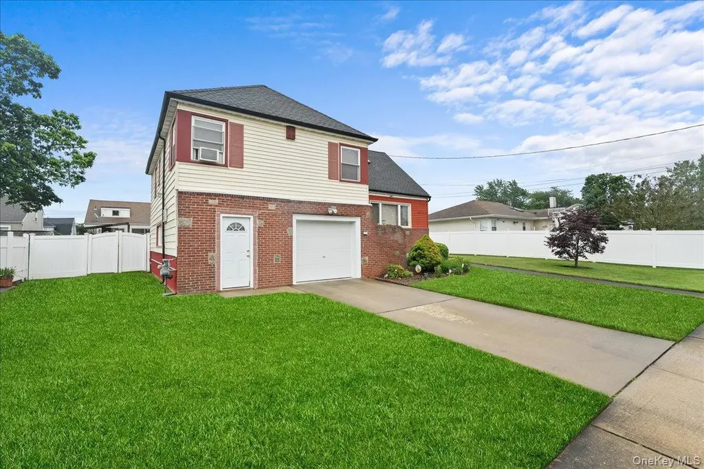 159 Branch Avenue Freeport NY 11520