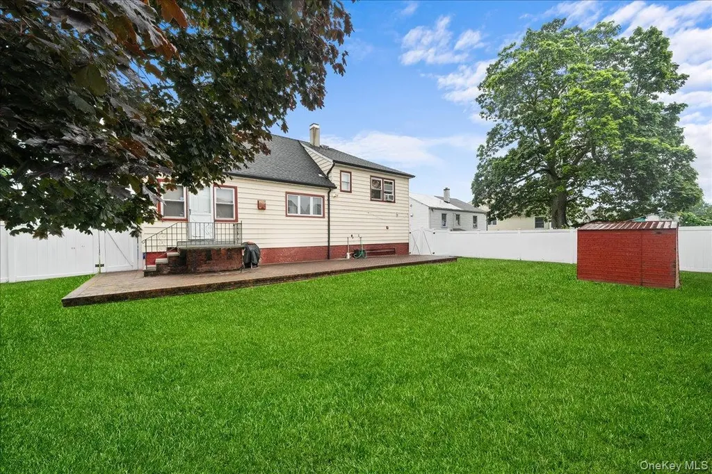 159 Branch Avenue Freeport NY 11520