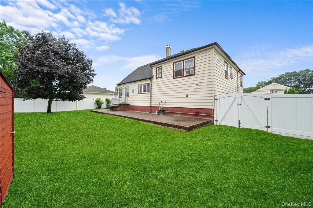 159 Branch Avenue Freeport NY 11520