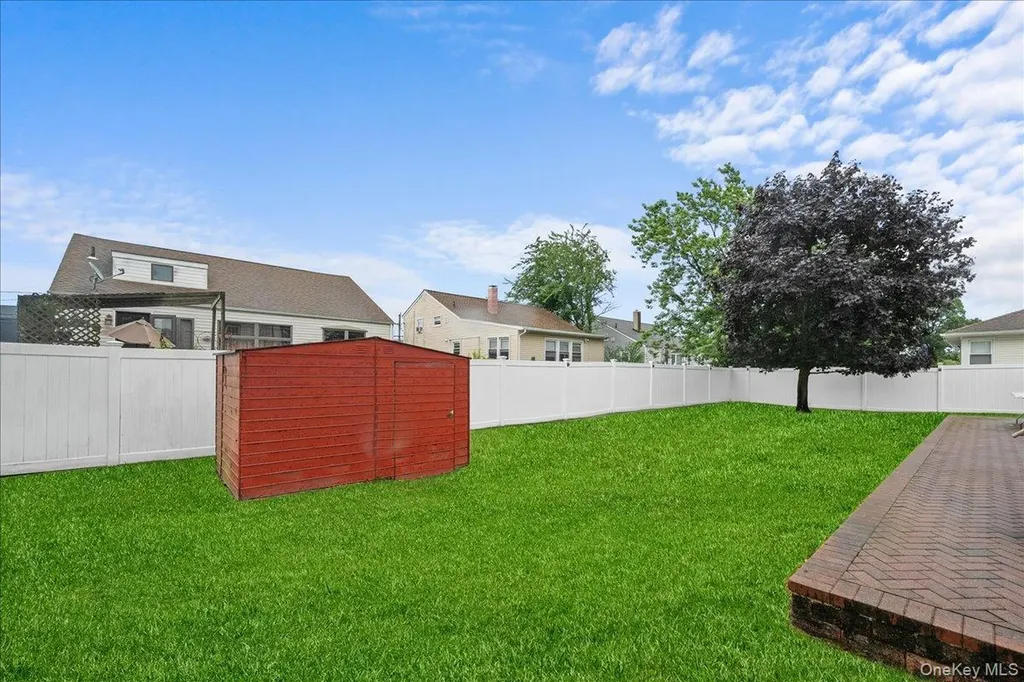 159 Branch Avenue Freeport NY 11520