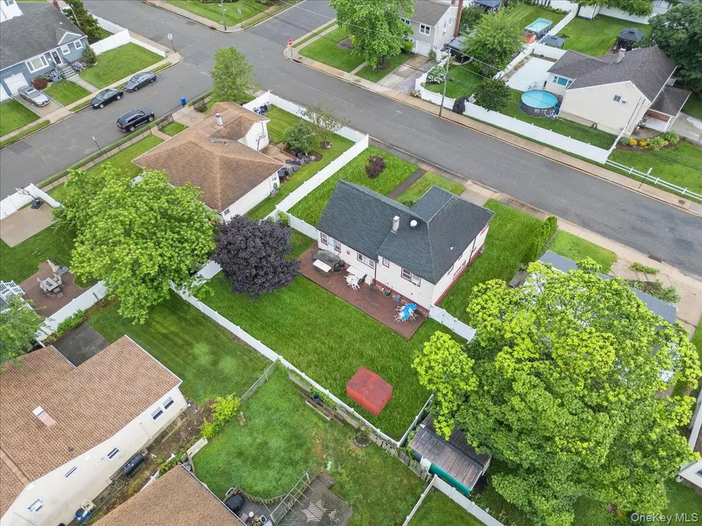 159 Branch Avenue Freeport NY 11520
