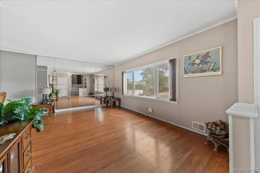 159 Branch Avenue Freeport NY 11520