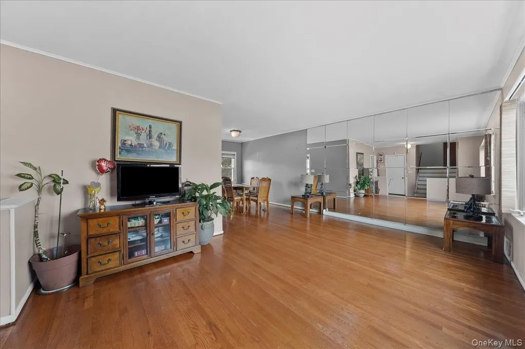 159 Branch Avenue Freeport NY 11520
