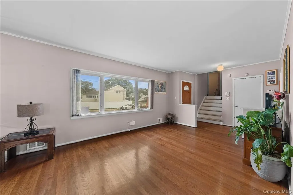 159 Branch Avenue Freeport NY 11520