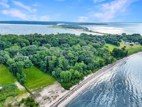 144 Centre Island Road Centre Island NY 11771