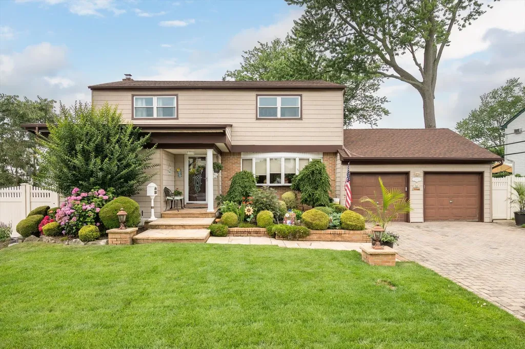 7 Crocus Drive Massapequa NY 11758
