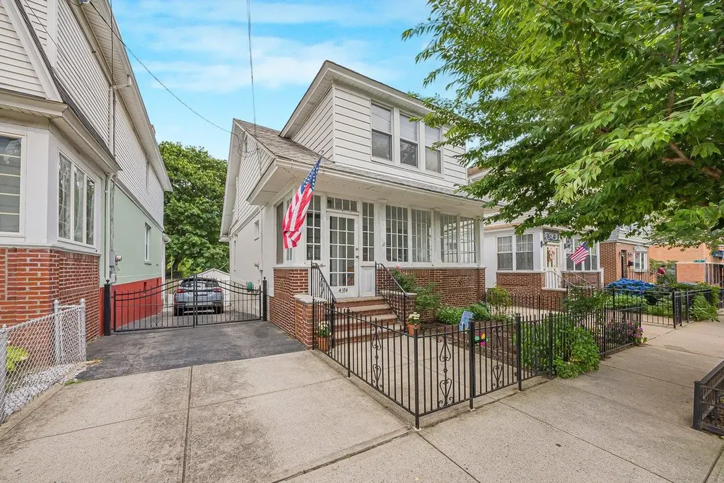 4374 Katonah Avenue Bronx NY 10470