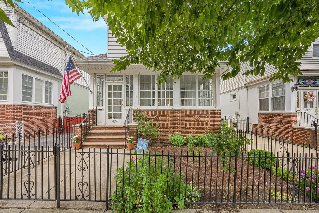 4374 Katonah Avenue Bronx NY 10470