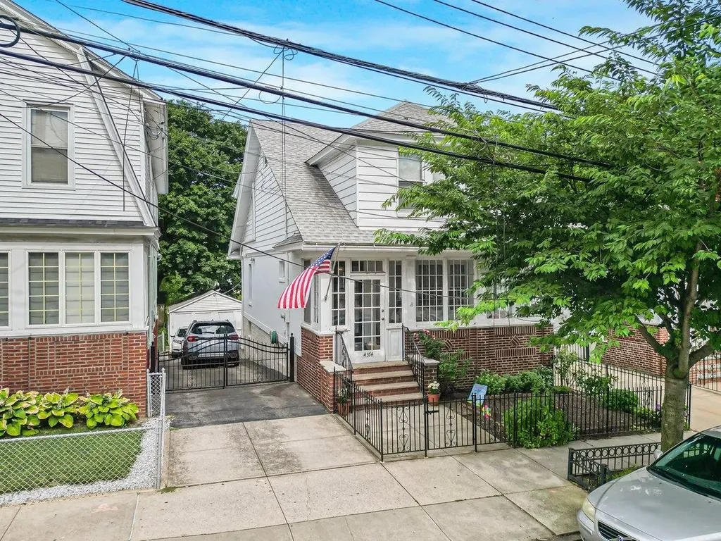 4374 Katonah Avenue Bronx NY 10470